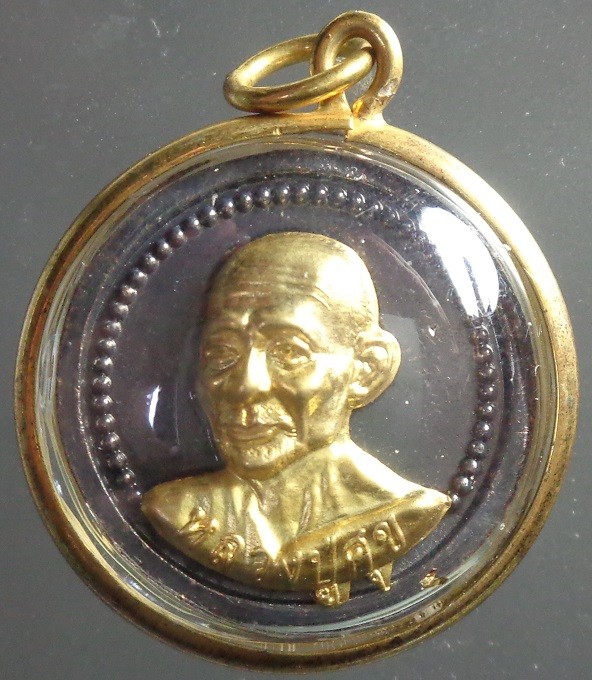 (เคาะเดียวแดง) เหรียญกลมหลวงปู่ศุข วัดปากคลองมะขามเฒ่า จ.ชัยนาท เนื้อทองแดงรมดำ หน้ากากกะไหล่ทอง สวยครับ