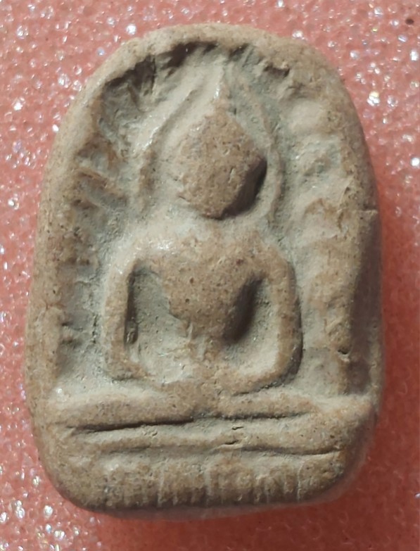 พระเนื้อดินพิมพ์ซุ้มกอ กรุลานดอกไม้ จ.สุโขทัย