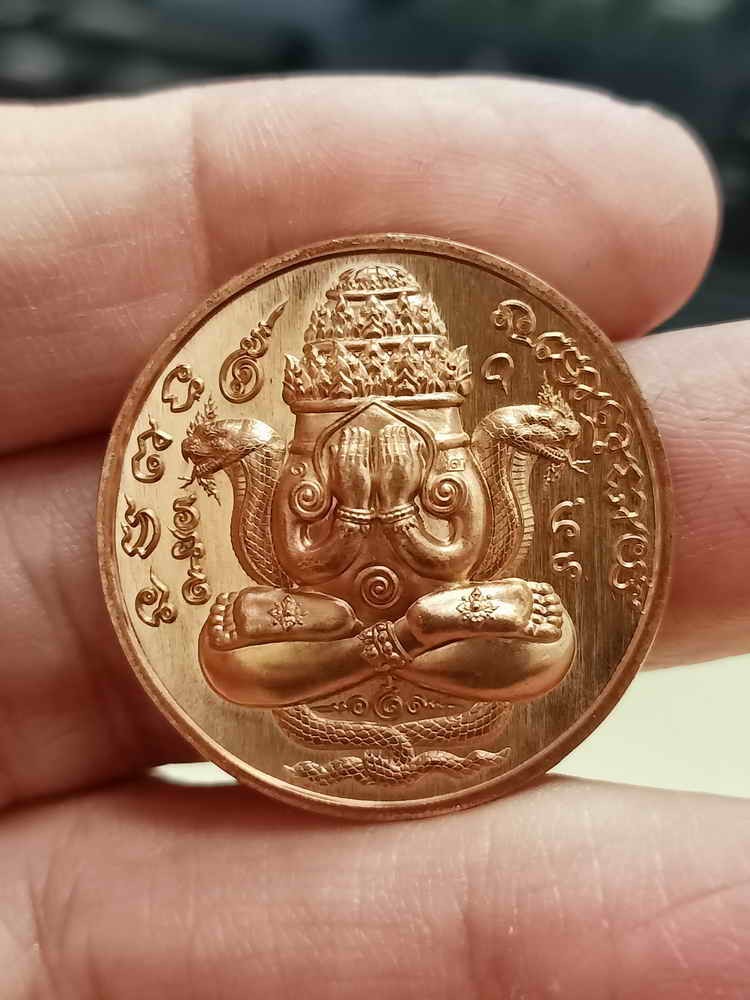 2-2006 วัดใจ 100 เหรียญปิดตาพังพระกาฬ โคตรเศรษฐี วัดพระธาตุวรมหาวิหาร นครศรีธรรมราช 2568 ทองแดงผิวไฟ หมายเลข 221 กล่องเดิม