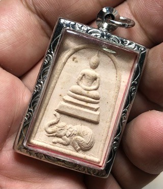 700.-พระสมเด็จหลวงปู่หงษ์ พรหมปัญโญ รุ่นหงษ์ทรงช้าง พร้อมตลับ