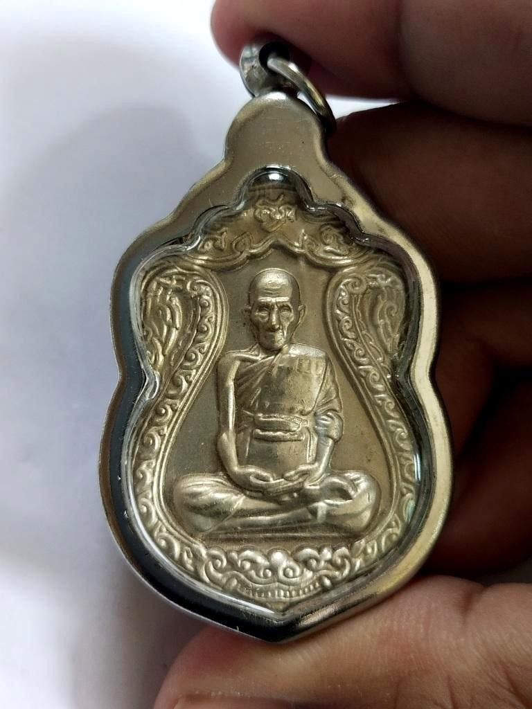 200.-เหรียญหลวงพ่อรวย พร้อมตลับ