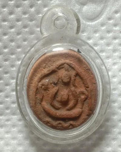 เริ่มต้นที่ 50 บาท พระเนื้อดิน พร้อมเลี่ยมไม่ทราบที่