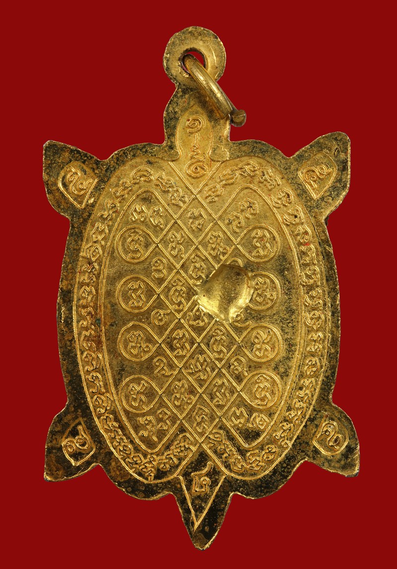 เหรียญเต่าหลวงปู่หลิว รุ่นเมตตามหาลาภ เนื้อทองแดงกะไหล่ทอง (หายาก) ปลุกเสกวัดไร่แตงทอง จ.นครปฐม เป็นพระเต่าพิมพ์ใหญ่ได้มาจากกรรมการจัดสร้าง ในปี 2540