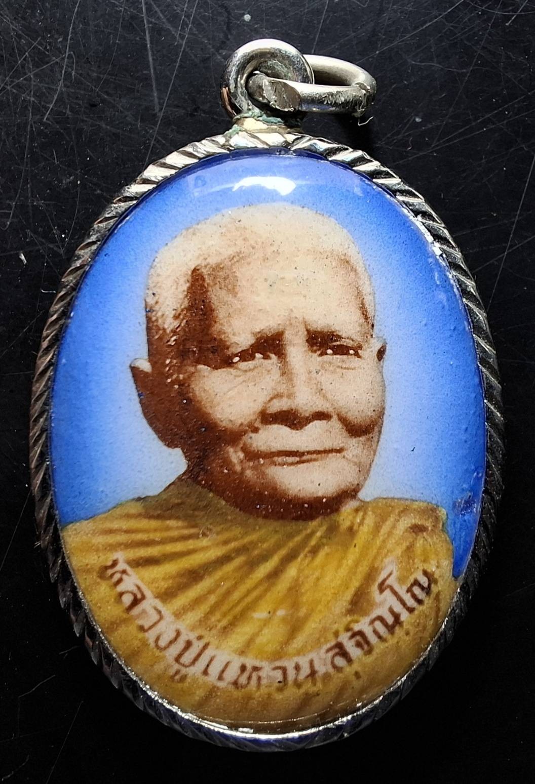 110บาท...ล็อกเก็ตหลวงปู่แหวนหลังยันต์ห้าค่ะ