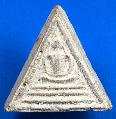 @@@เคาะแรก200บาท@@@พระพิมพ์สามเหลี่ยมหน้าจั่ว หลวงปู่เผือก วัดกิ่งแก้ว ปี 2493 ออกวัดบางด้วน จ.สมุทรปราการ