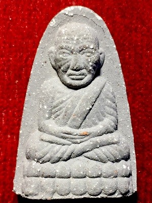 หลวงปู่ทวดเตารีดเนื้อผงว่านหลังเรียบ + ใบตาถาบูชาหลวงปู่ทวด