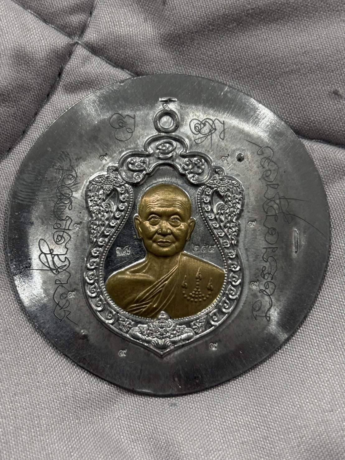 เหรียญเสมาพญาราหู รุ่นเหนือดวง หลวงปู่จื่อ วัดเขาตาเงาะ จ.ชัยภูมิ ตะกั่วไม่ตัดปีก หน้ากากชนวน ปี 63 นำฤกษ์ รอยจาร ตอก๙รอบ 254 พร้อมกล่องเดิม