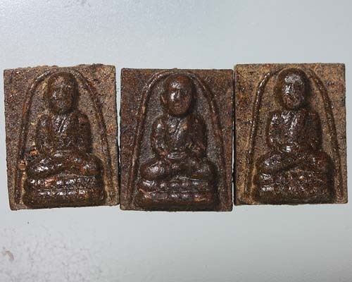 3 องค์ หลวงปู่ทวด เนื้อชานหมาก วัดห้วยมงคล รุ่น มงคล 72