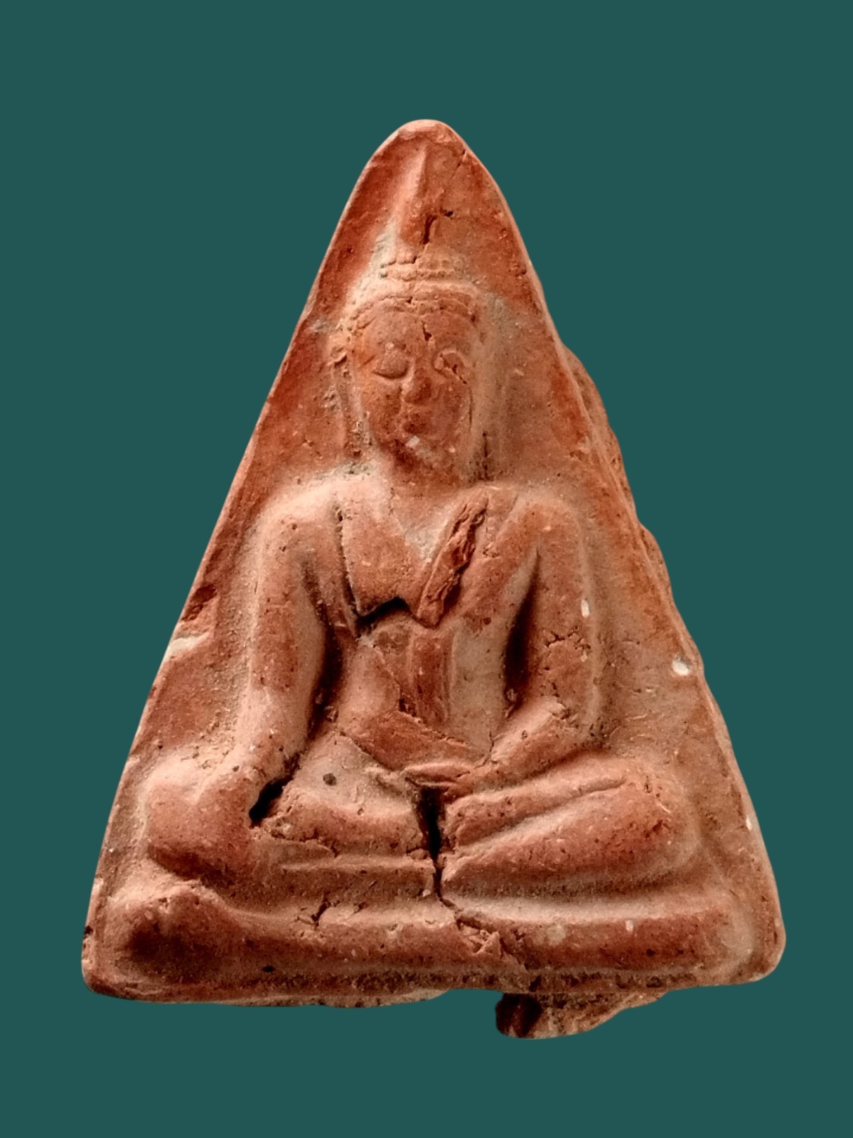 พระนางพญาหลังดอกบัว หลวงพ่อแย้ม วัดสามง่าม จ.นครปฐม เนื้อดิน ยุคแรก