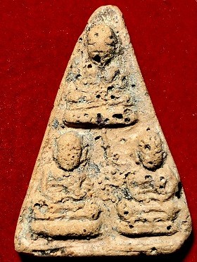 หลวงพ่อเงินสามพระองค์เนื้อดิน  วัดเขาพระใต้ จ.พิจิตร