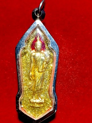 เหรียญพระพุทธ25ศตวรรษ กะไหล่ทองลงยาประดับกากเพชร  วัดศาลพันท้ายนรสิงห์ สร้างย้อนยุค พ.ศ. ๒๕๔๕  ในกรอบเลี่ยมสแตนเลส