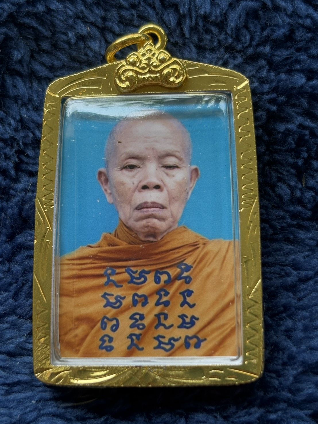 ถ่ายถาพสีหลวงพ่อคูณ วัดบ้านไร่ จ.นครราชสีมา ปี 2557 หลังตรายางวัดบ้านไร่+ติดจีวรเกษา พร้อมเลี่ยมกรอบทองทองไมครอน