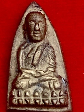 หลวงพ่อทวดหล่อเตารีด เนื้อทองเหลือง หลังช้าง๙ตัว