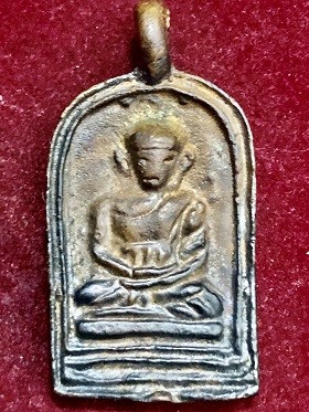 เหรียญหล่อพิมพ์จอบหลวงพ่อไปล่ วัดกำแพง รุ่น๒ เนื้อโลหะผสม  ในกรอบเลี่ยมสแตนเลส