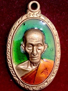 เหรียญหลวงพ่อรวย รูปไข่พิมพ์เล็ก กะไหล่ทองลงยา  วัดตะโก จ.อยุธยา ๒๕๖๐  ในกรอบเลี่ยมสแตนเลส