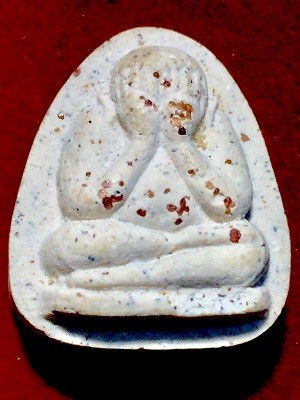 พระปิดตาเนื้อผงหลังยันต์พิมพ์เล็ก  ไม่ทราบที่