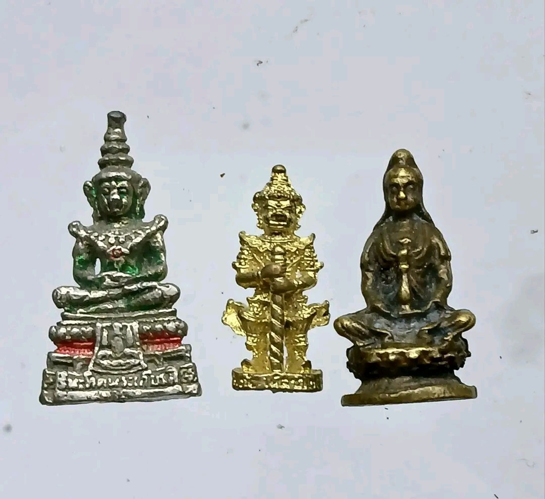 ชุดเหมารูปหล่อคละสาย