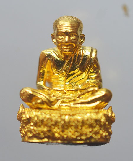 ลอยองค์หลวงปู่ทวด รุ่น ปาฏิหาริย์นิรันตราย กฐิน ๖๖ พุทธาภิเษก ณ พุทธอุทยานหลวงปูทวด พระนครศรีอยุธยา เนื้อบอร์อนชุบทอง แผ่นเงิน โค๊ด เลข 1135