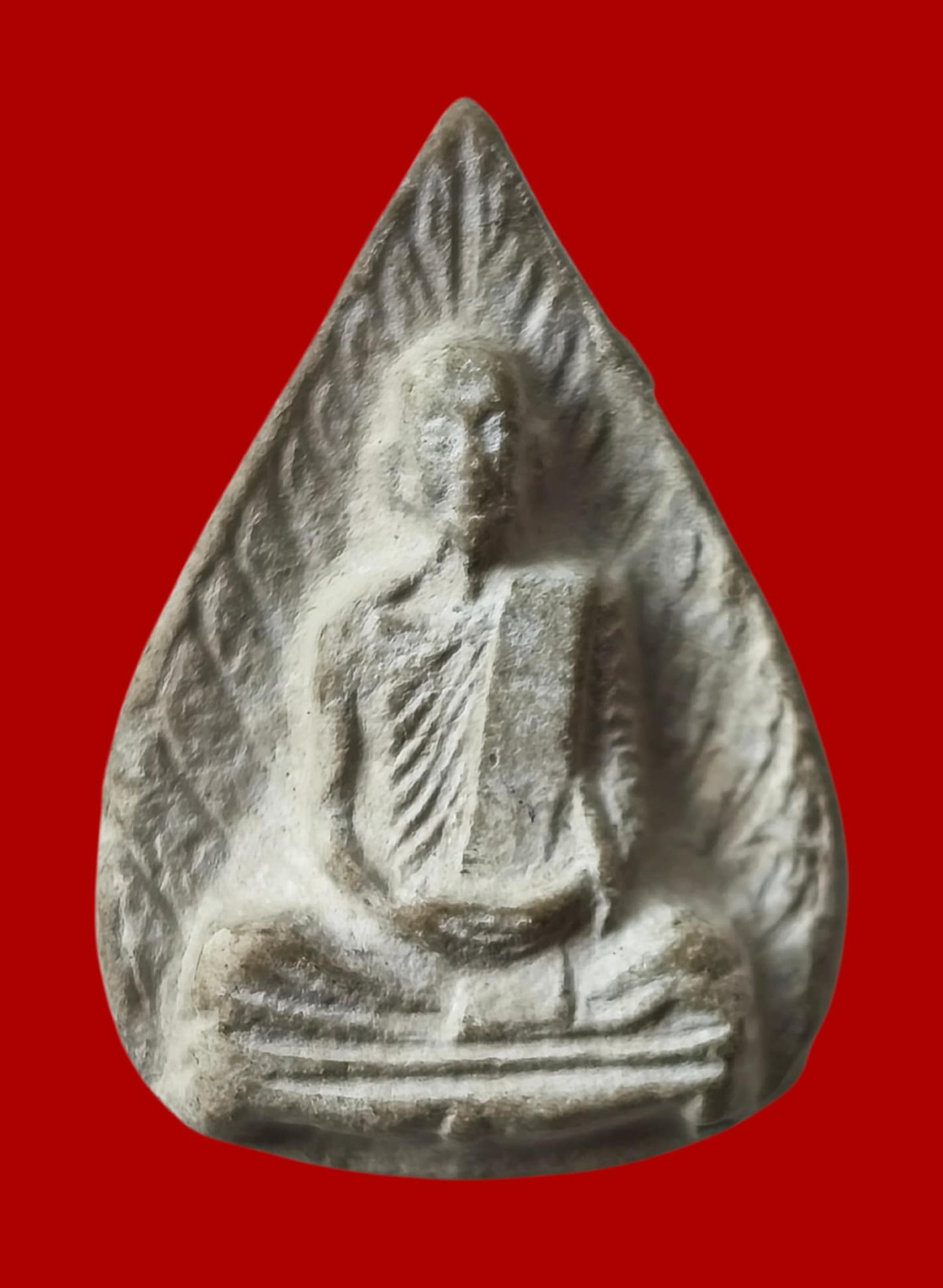 เริ่ม 300 รูปเหมือนหลวงปู่โต๊ะ พิมพ์กลีบบัว หลังยันต์ตรี เนื้อผง วัดประดู่ฉิมพลี กทม.