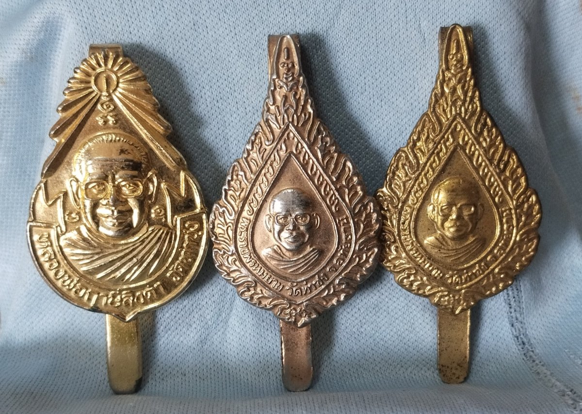 แหนบพัดยศหลวงพ่อฤาษีลิงดำ วัดท่าซุง จ.อุทัยธานี กะไหล่ทอง+แหนบรุ่น 4