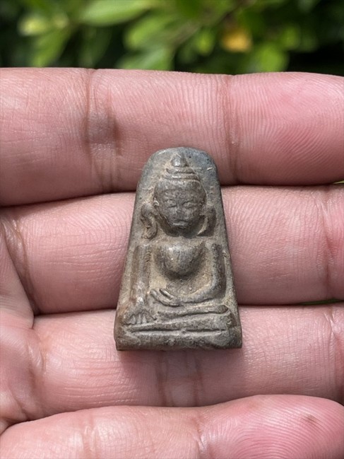 พระผงสุพรรณ (พระกันผี) หลวงพ่อกวย พิมพ์เล็ก ปี 2500 เนื้อดิน วัดโฆสิตาราม จ.ชัยนาท