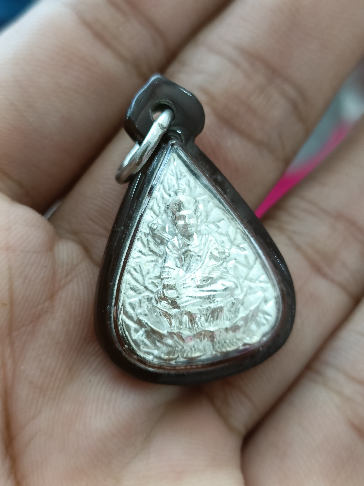 มาาาตรับบ  เหรียญไต้ฮงกงหรือหรือเหรียญอยู่เย็นเป็นสุข หลวงพ่อคูณปลุกเสก เนื้อเงิน ปี 2536