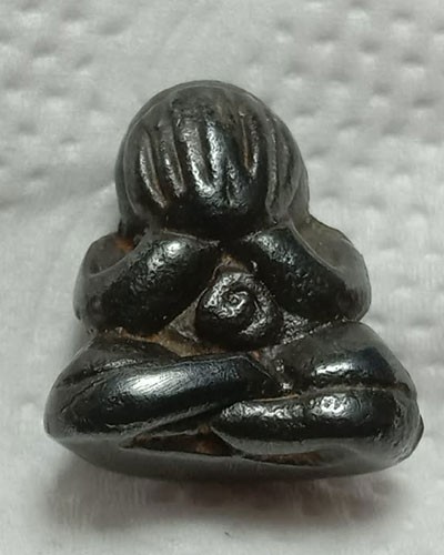 เริ่มต้นที่ 50 บาท พระปิดตา เนื้อเมฆพัตร หลังยันต์ไม่ทราบที่