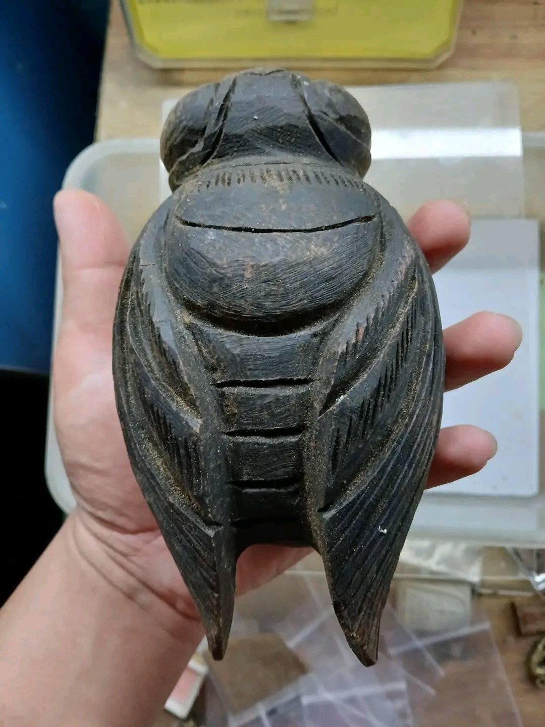 แมลงภู่ไม้ดุมล้อเกวียนแกะอุดกริ่ง ขนาดบูชา