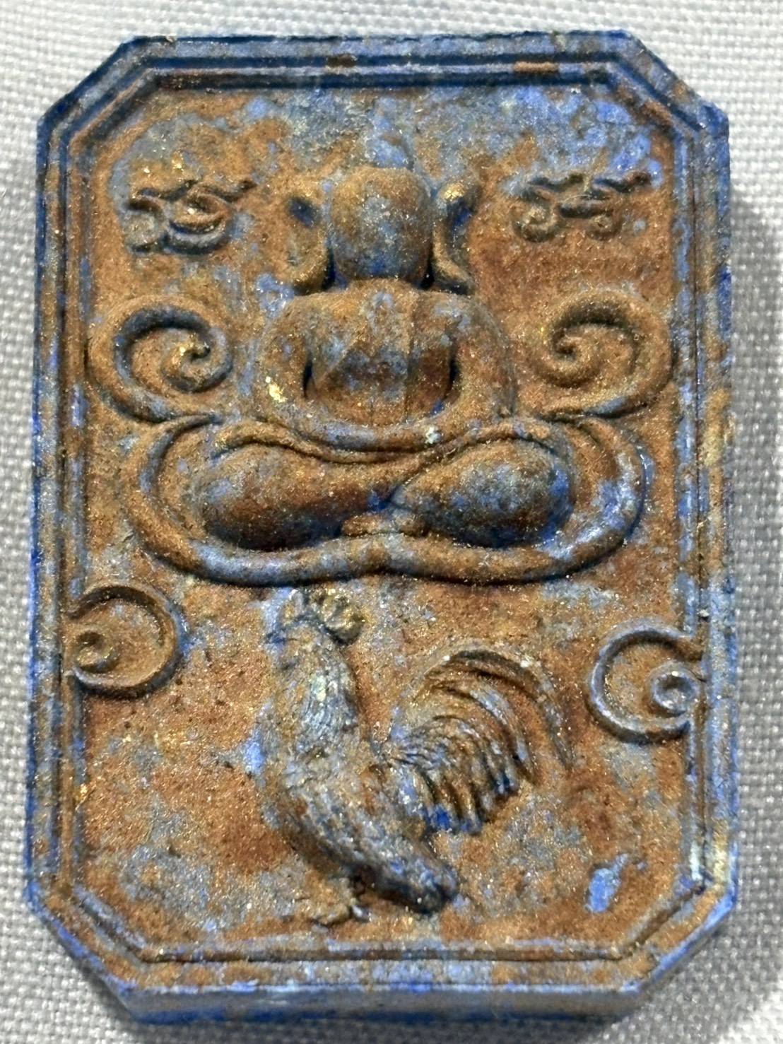 สมเด็จทรงไก่ อายุวัฒนะมงคล81ปี หลวงปู่จื่อ พนฺธมุตฺโต วัดเขาตาเงาะอุดมพร ชัยภูมิ หมายเลข 10 พร้อมกล่องเดิม