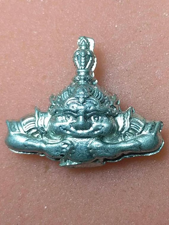 พระราหู เงินล้าน รุ่น 1 เนื้อชินตะกั่ว สูง 2.5 CM.