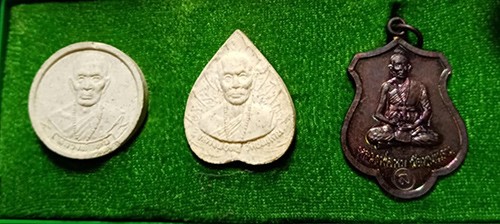 129............. หลวงพ่อทบ วัดพระพทธบาทชนแดน  ชุด 3 องค์ รุ่น มหาพุทธาภิเษก  เสาร์ 5    ปี 2536