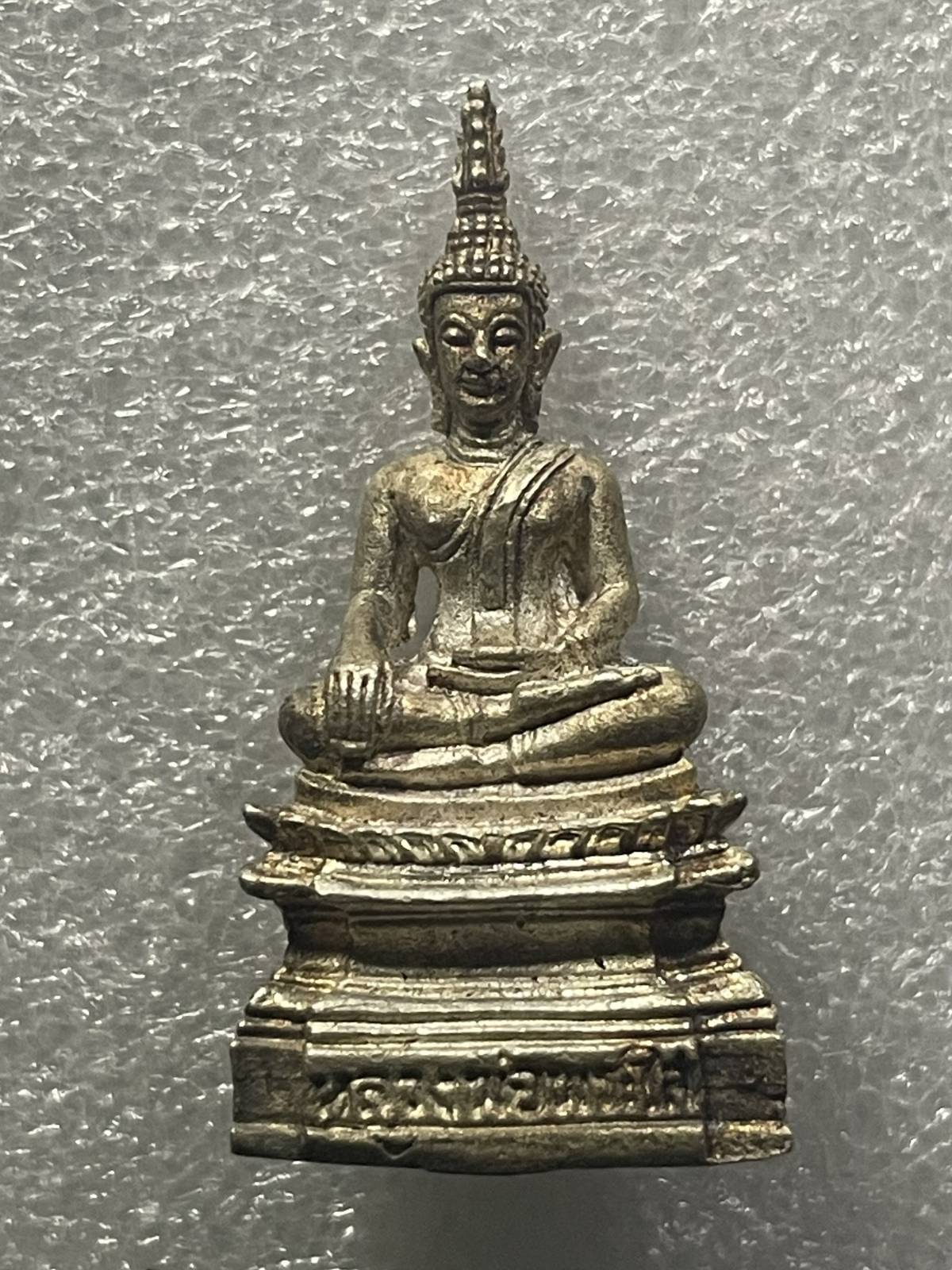 วัดใจ 120 บ รูปหล่อหลวงพ่อพระใส เนื้อเงิน