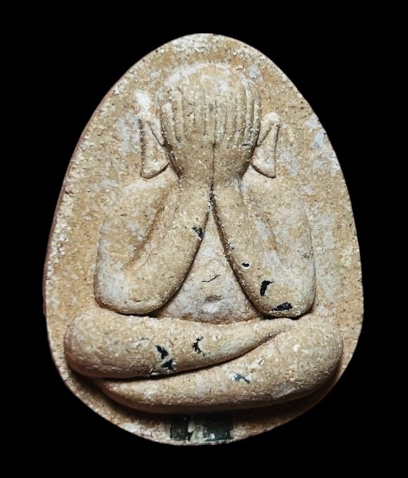 **เคาะแรก 100**พระปิดตามหาลาภ จัมโบ้ ฝังตะกรุดเงินคู่ รุ่น เศรษฐีเงินล้าน  วัดถ้ำสิงโตทอง ปี 2559 (มวลสาร อัฐิพระธาตุหลวงปู่โต๊ะ ผงพุทธคุณหลวงปู่โต๊ะ) หมายเลข 1303 พร้อมกล่องเดิม