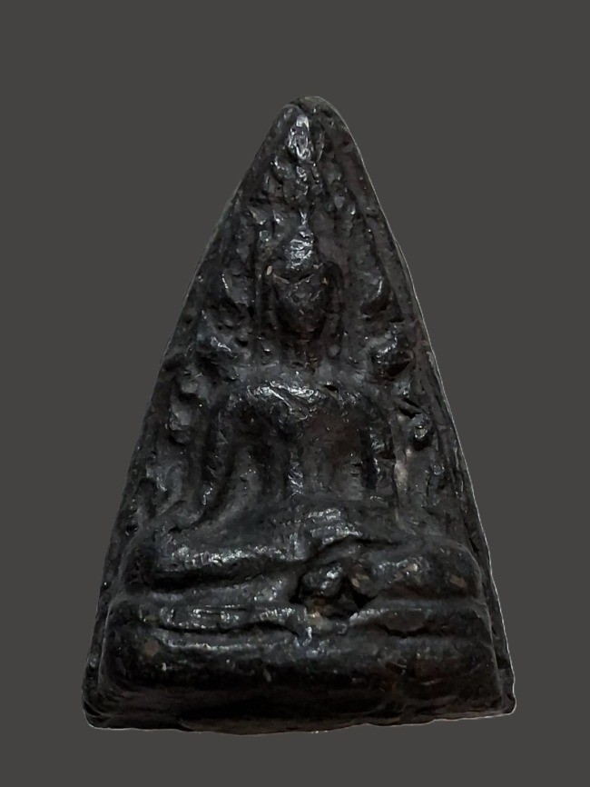 พระเนื้อดินผสมใบลาน พิมพ์พระพุทธชินราช  หลังยันต์โต๊ะกัง  เนื้อดำ เก่ามีอายุ ประกันพระแท้