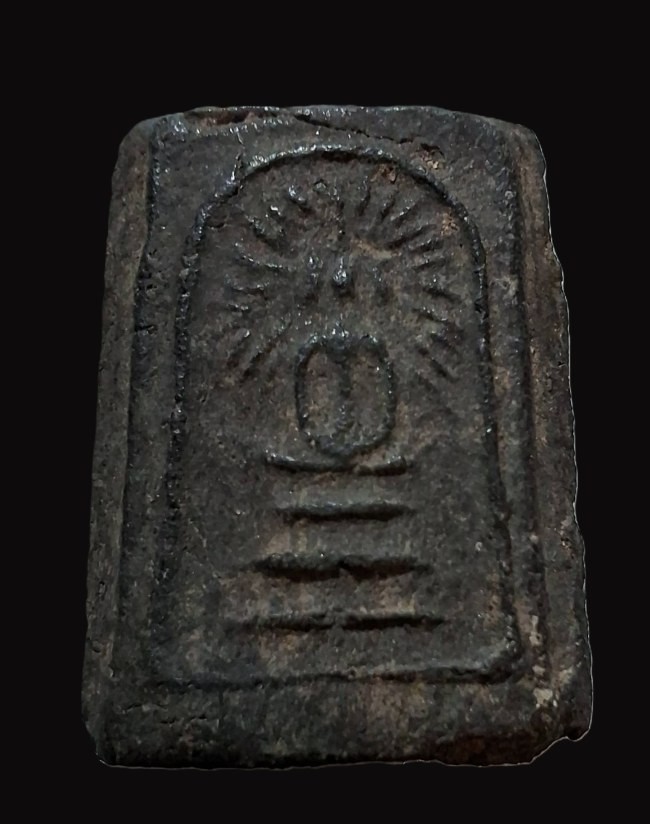 พระหลวงปู่ศุข เนื้อดินผสมว่าน สมเด็จพิมพ์ รัศมี กรุวัดคลองขอม อ.สามชุก จ.สพรรณบุรี