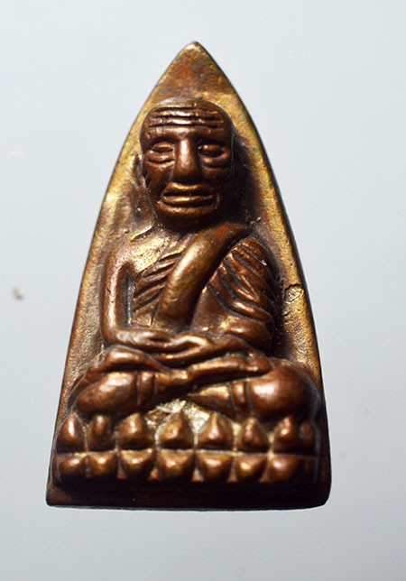 หลวงปู่ทวดพิมพ์เตารีด เสาร์5 รวย รวย รวย 2560 พ่อท่านเนียม วัดบางไทร นครศรีธรรมราช เนื้อทองแดง โค๊ด 10231