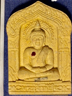 หลวงพ่อทันใจ เนื้อผงพิมพืใหญ่ รุ่นรวยทันใจ วัดพระเจ้าทันใจ จ.ลำปาง  ในกล่องใหญ่เดิม