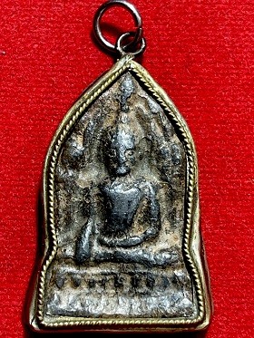 เหรียญพระพุทธชินราชใบเสมา วัดพระศรีรัตนะมหาธาตุวรมหาวิหาร จ.พิษณุโลก  ชินเงินเลี่ยมจับขอบทองเหลือง