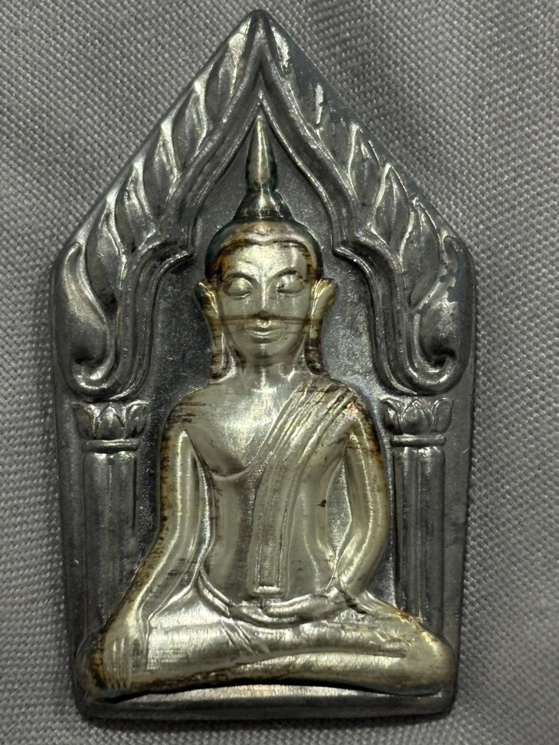 พระขุนแผน-กุมารสมบัติ หลวงพ่อพูล วัดไผ่ล้อม จ.นครปฐม เนื้อตะกั่วหน้ากากเงิน หลังชุบทอง ปี 2548 พร้อมกล่องเดิม