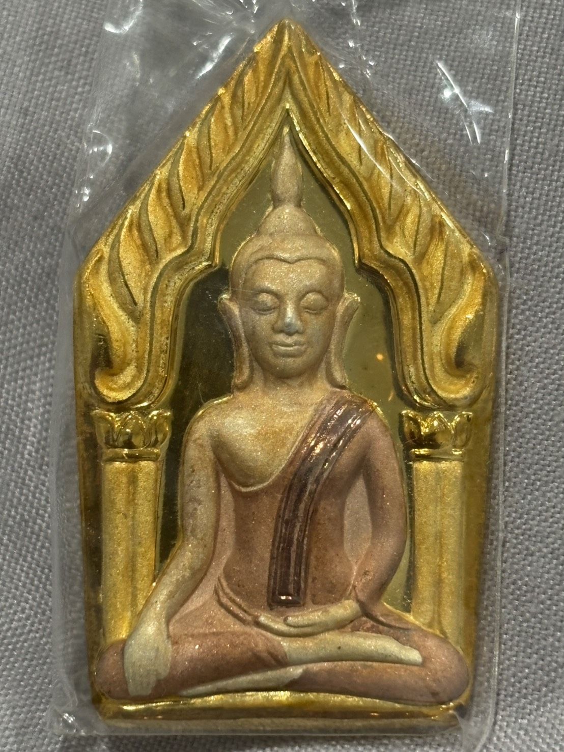 พระขุนแผนกุมารสมบัติ หลวงพ่อพูล วัดไผ่ล้อม จ.นครปฐม เนื้อสามกษัตริย์ ปี 2548  พร้อมกล่องเดิม