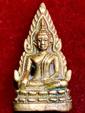 องค์หล่อพระพุทธชินราชติดอกเลาหลังฐาน