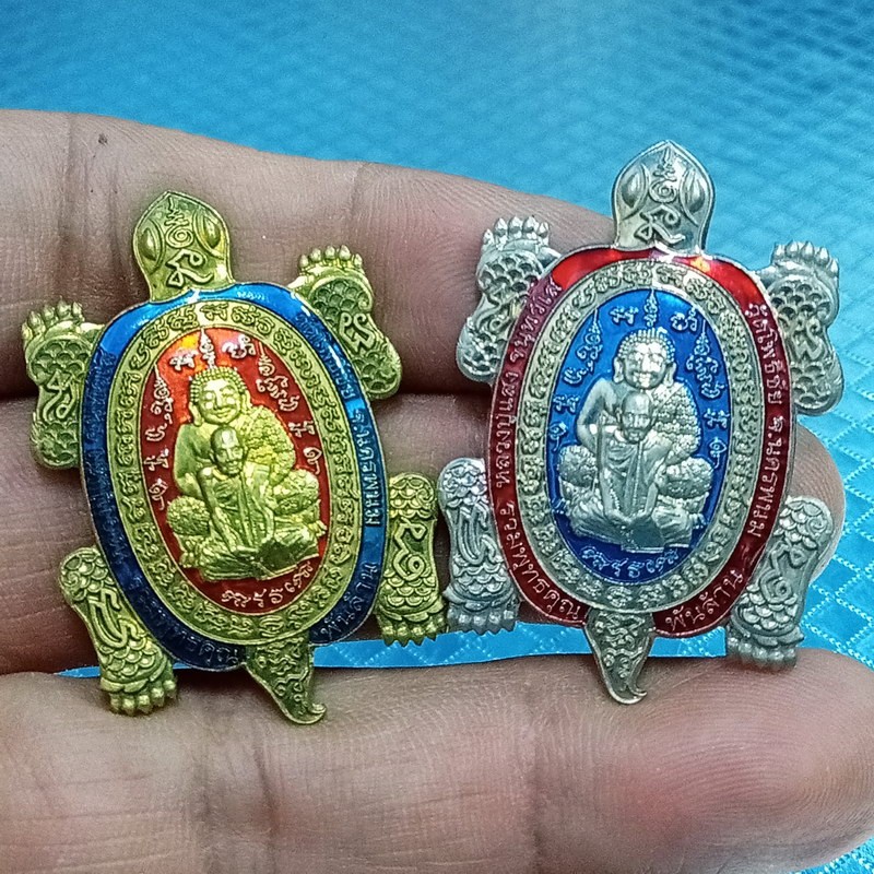 12-2319(2-226) วัดใจ 100 ยกคู่ เหรียเต่ารวมพุทธคุณพันล้าน หลวงปู่แสง วัดโพธิ์ชัย จ.นครพนม 2562 ช.ลงยา เลข 214 กล่องเดิม+อปก.ลงยา เลข 267 กล่องเดิม