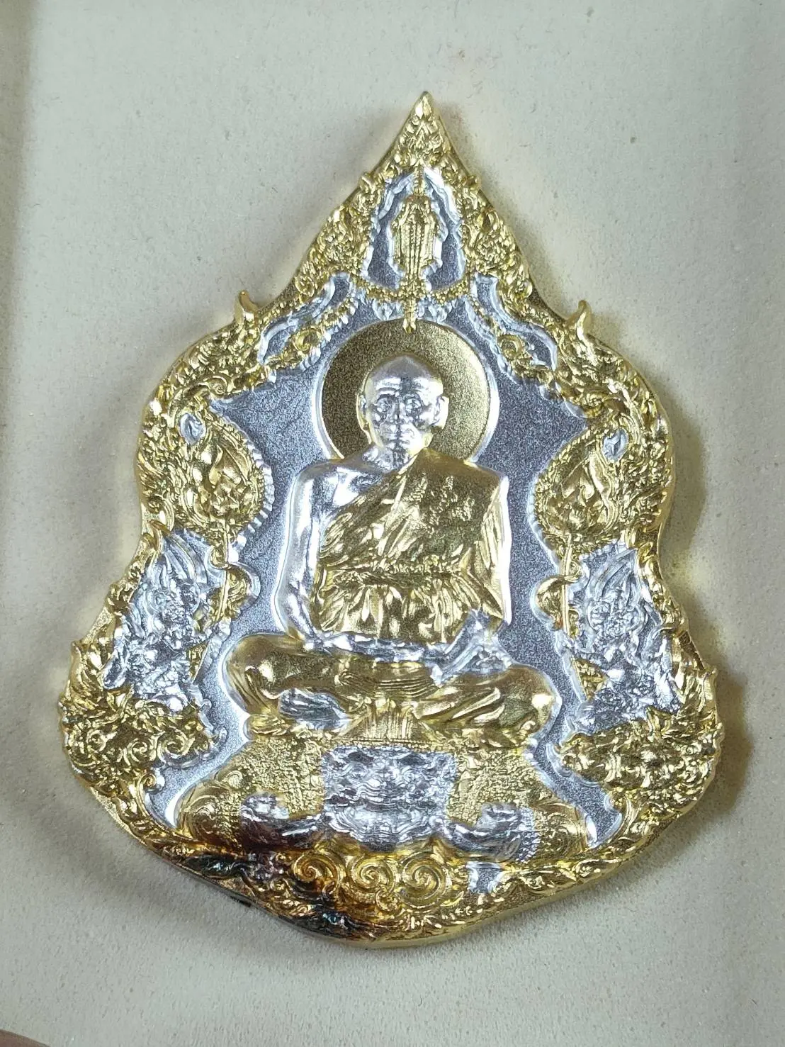 D3 เหรียญ 111 ปี ชาตกาล หลวงพ่อพูล วัดไผ่ล้อม จ.นครปฐม เนื้อ2เค เลข 899 ปี 2566 มีกล่อง