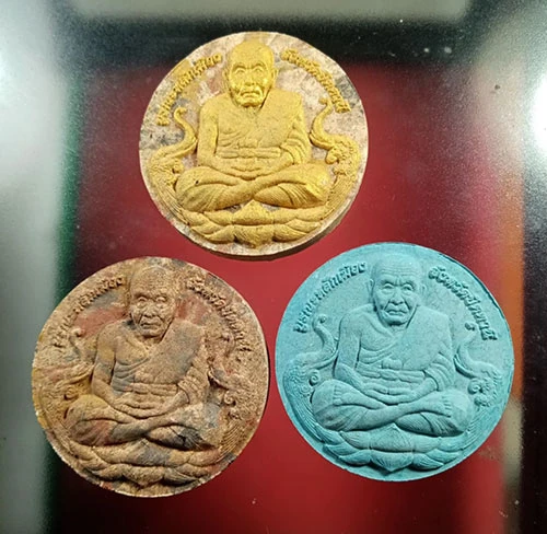 128......รุ่นหลัก...... หลวงปู่ทวด จตุคามรามเทพ วัดช้างไห้ รุ่นบูรณะหลักเมืองปัตตานี พ.ศ .2550 พิมพ์ใหญ่ 5.5 ซม.../// สวยเดิมกล่องเดิม....ชุด ...9
