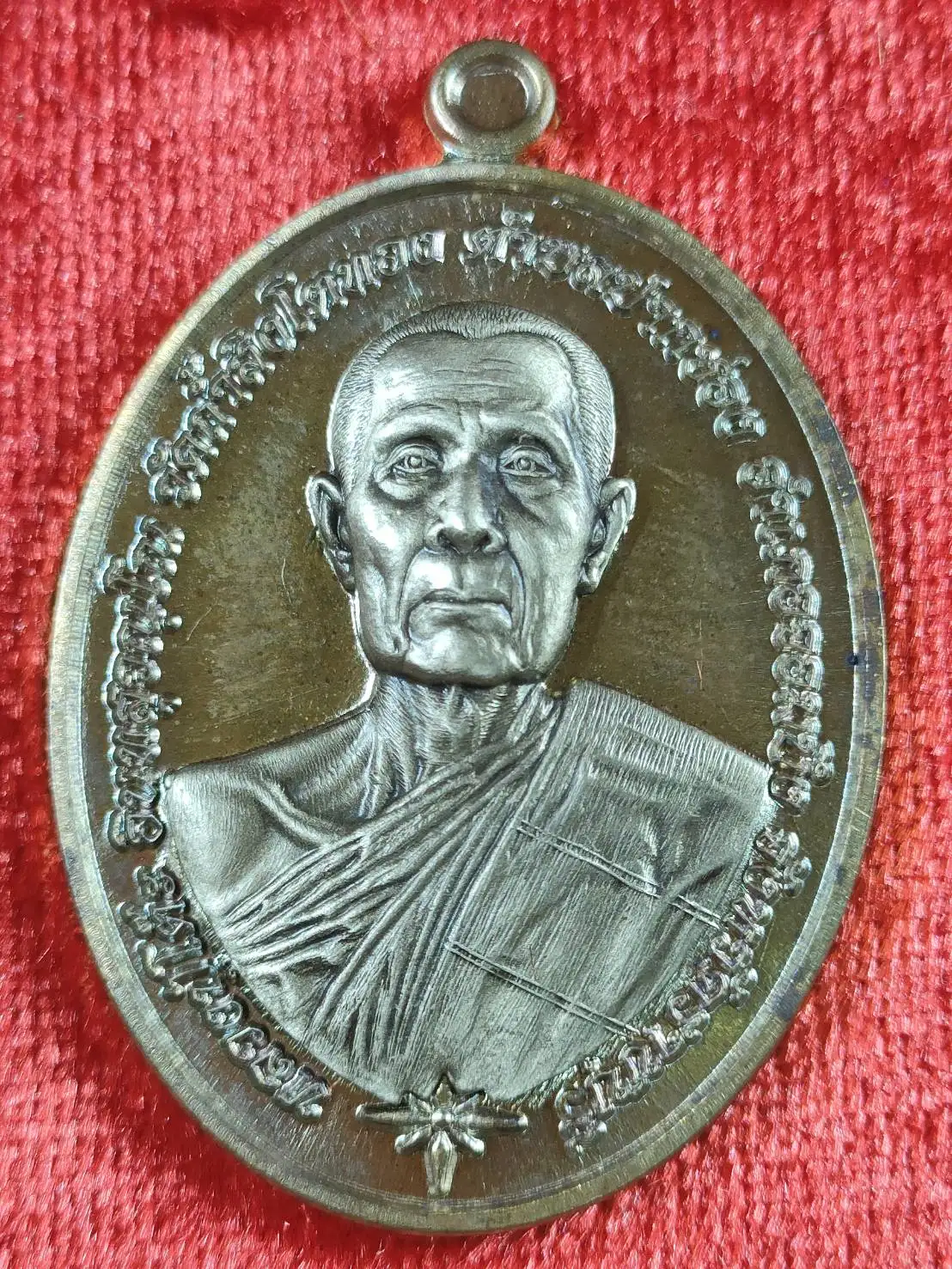 1 E1เหรียญชนะจน หลวงปู่โต๊ะ วัดถ้ำสิงโตทอง จ.ราชบุรี ปี2565 เนื้อชนวน เลข165 มีกล่อง