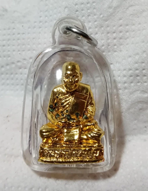 149...........วัดใจ รูปเหมือน หลวงปู่เหมือน วัดโรงหีบ ปทุมธานี รุ่น 1 กะไหล่ทอง กรรมการ สวยๆเดิม กล่องเดิม เลี่ยมกันน้ำพร้อมใ้ช้..