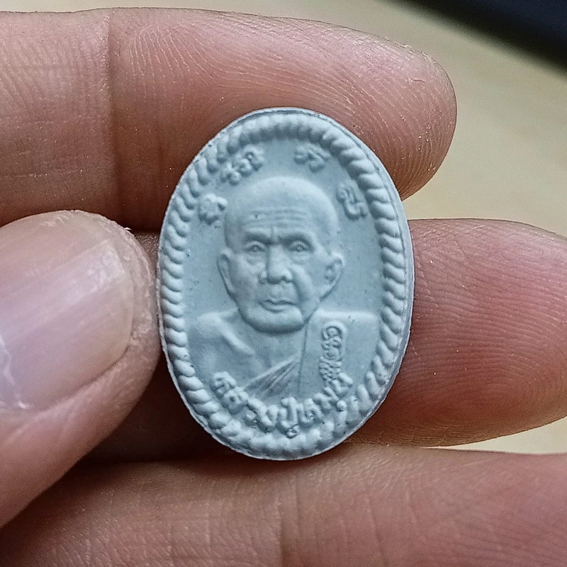 1-2055 วัดใจ 50 พระผงดวงเศรษฐี เจริญพร หลวงปู่หมุน วัดบ้านจาน จ.ศรีสะเกษ 2565 กล่องเดิม