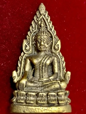 องค์หล่อพระพุทธชินราชหลังฐานติดอกเลา