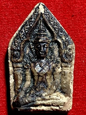 พระขุนแผนทรงเครื่องในซุ้ม เนื้อดินผง  ไม่ทราบที่