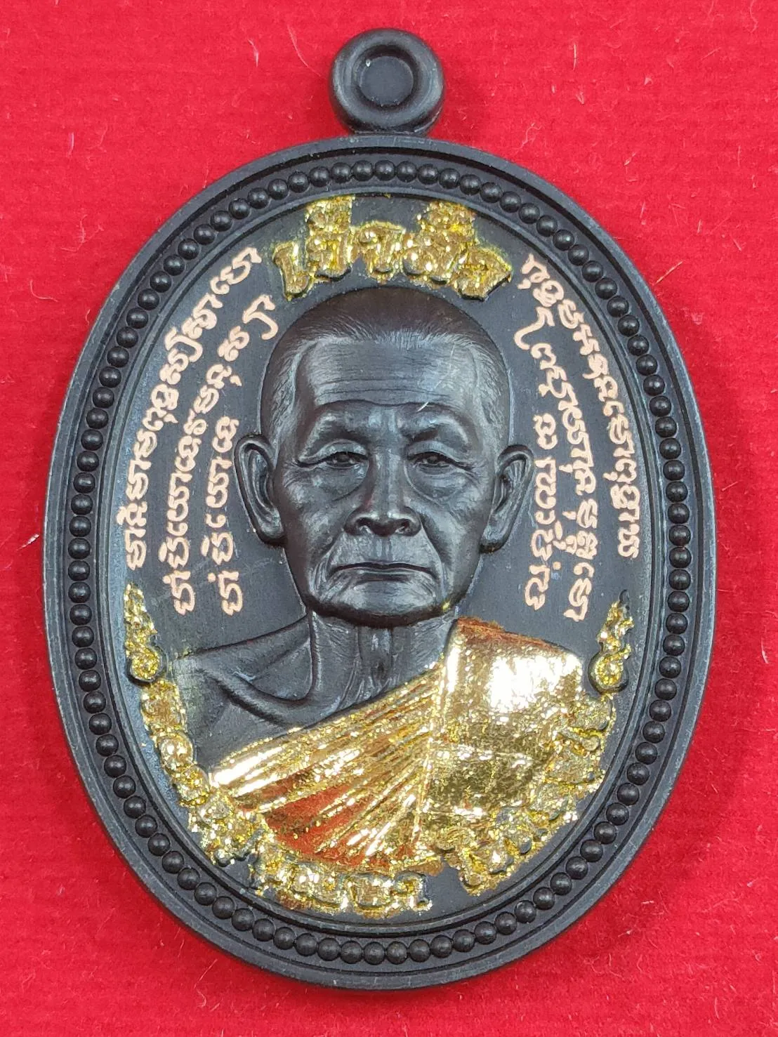 23JM7 เหรียญเจ้าสัวมหาเศรษฐี หลวงปู่บุญมา สำนักสงฆ์เขาแก้วทอง ปราจีนบุรี ปี 2568 เนื้อ black rodium อักขระสายเขาอ้อ จีวรปัดทองคำ ตัวหนังสือปัททองคำหน้าหลัง พญานาคปัดทองคำ เลข 4 กล่องเดิม